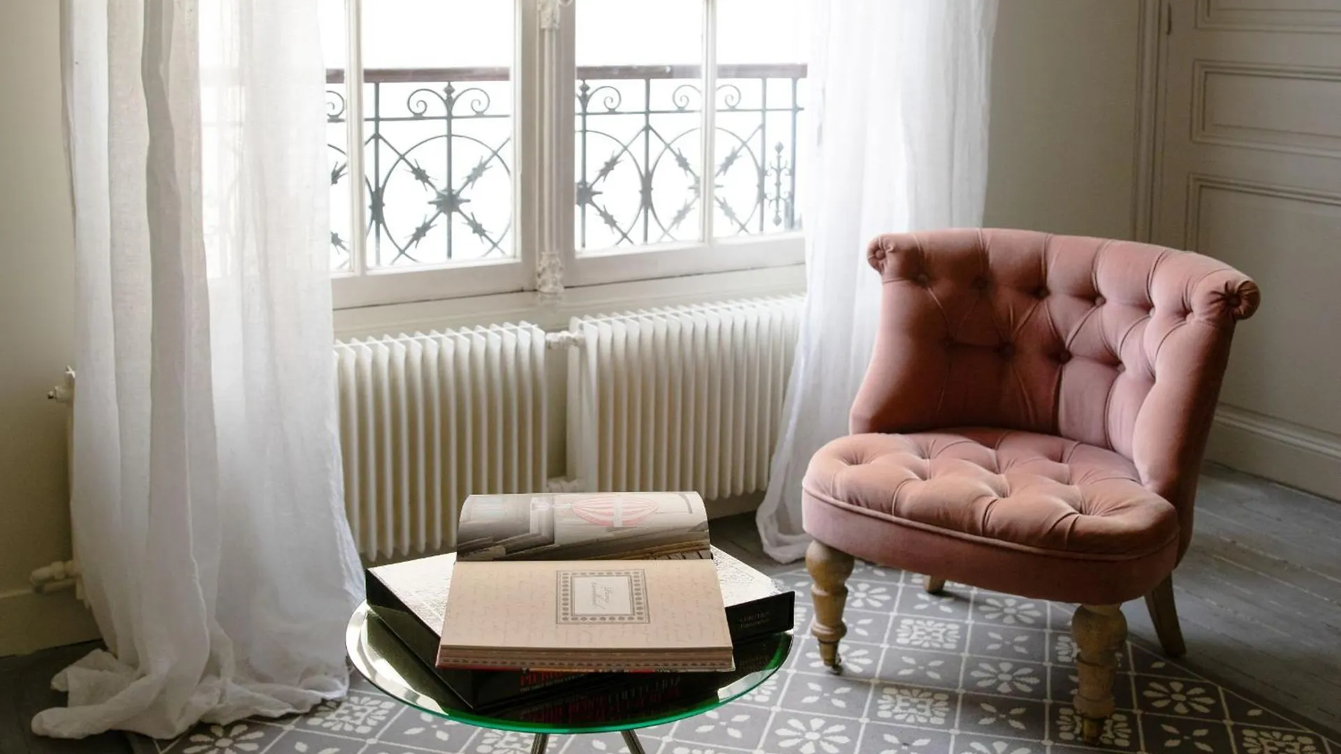 Eiffel Tower & Les Invalides - 1Br - Cityapartmentstay Париж Апартаменты