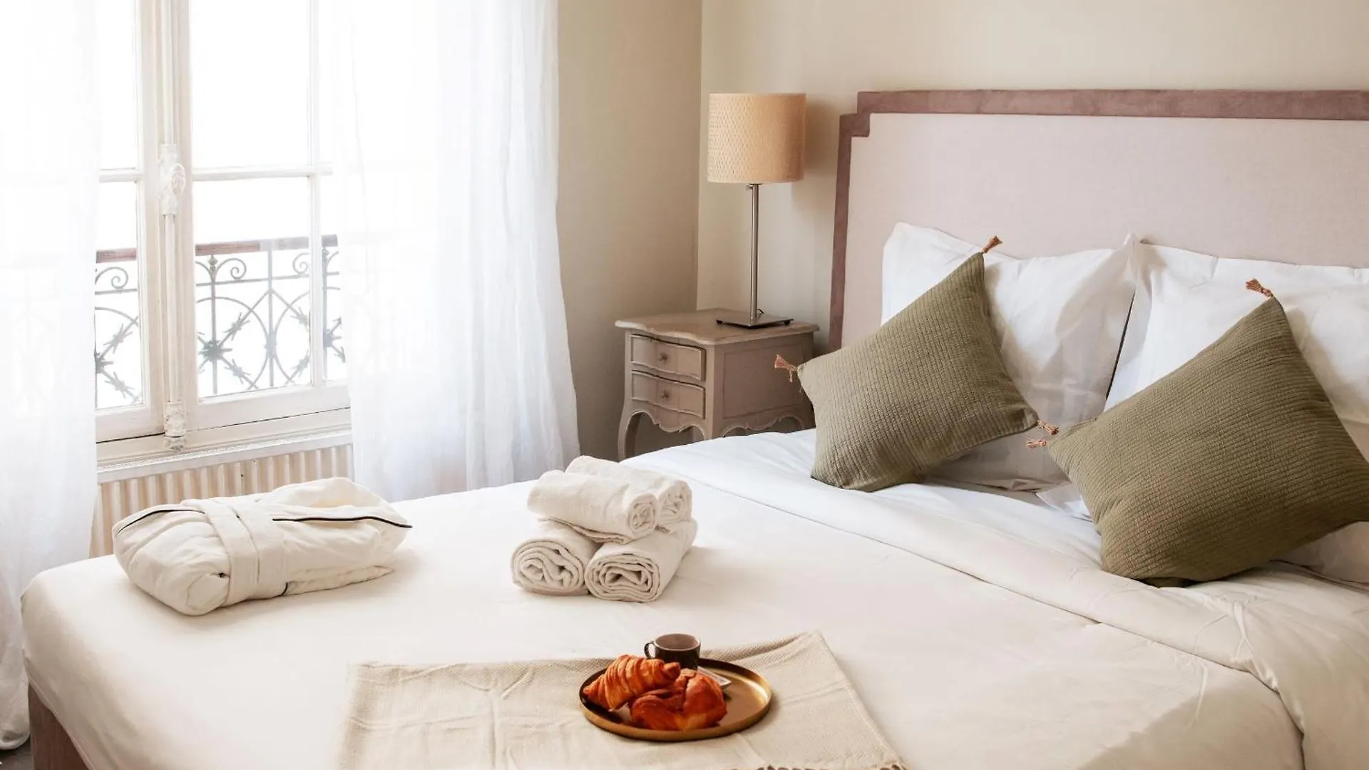 Eiffel Tower & Les Invalides - 1Br - Cityapartmentstay Париж Франция