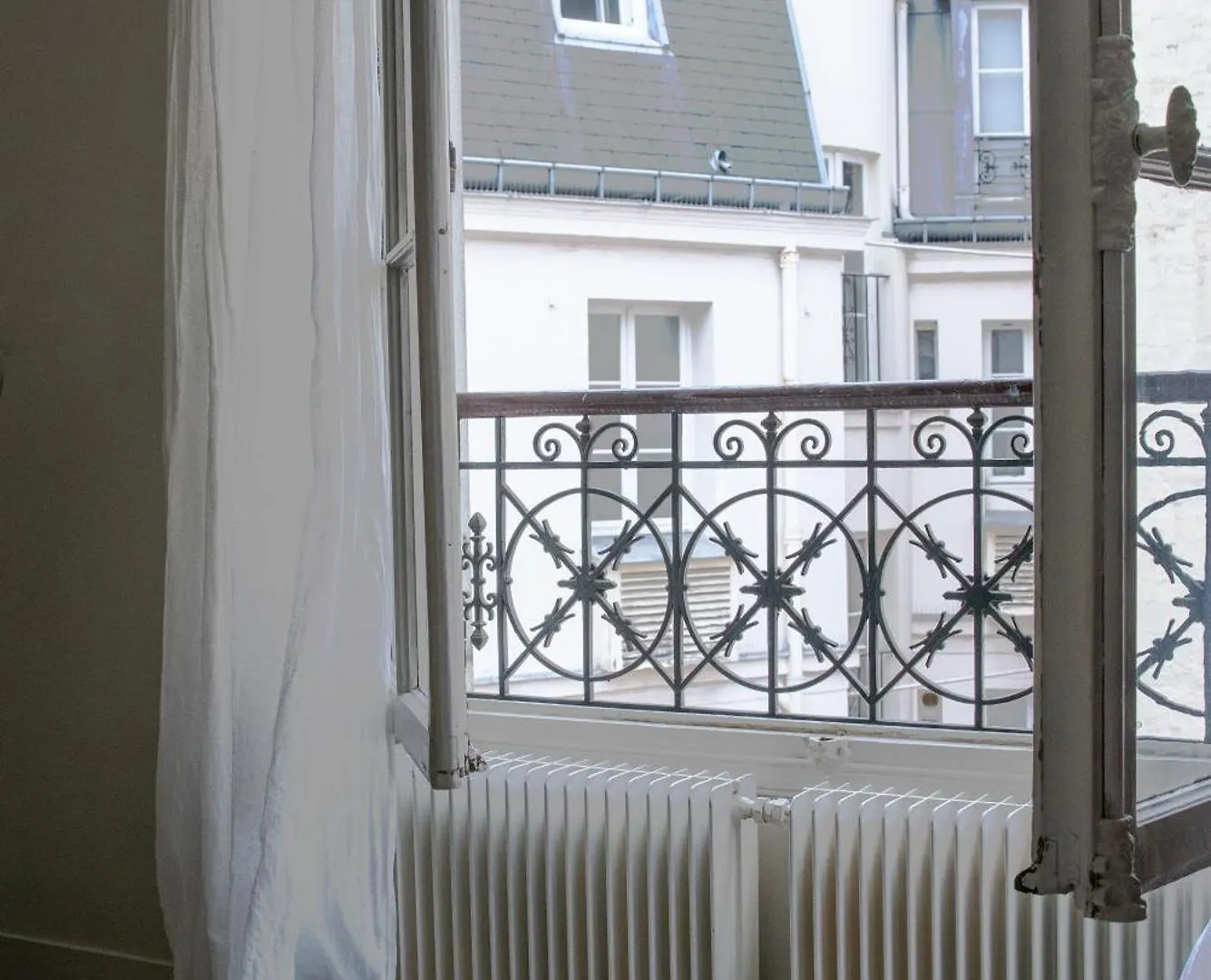 Eiffel Tower & Les Invalides - 1Br - Cityapartmentstay Париж